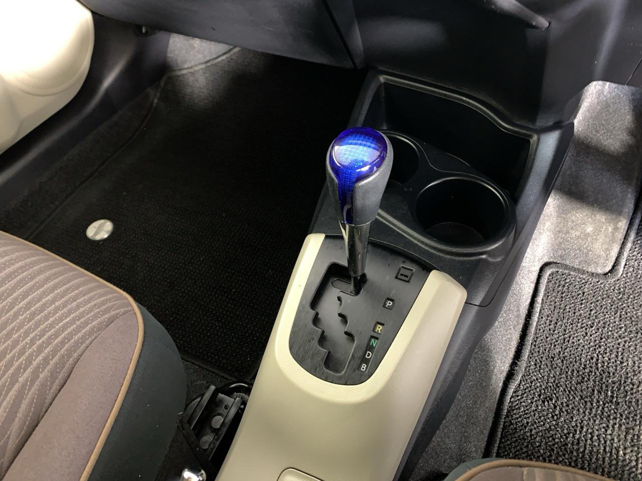 2012 Toyota Aqua S Hatchback LOW KMS + REVERSING CAMERA + AUTO LIGHTS 