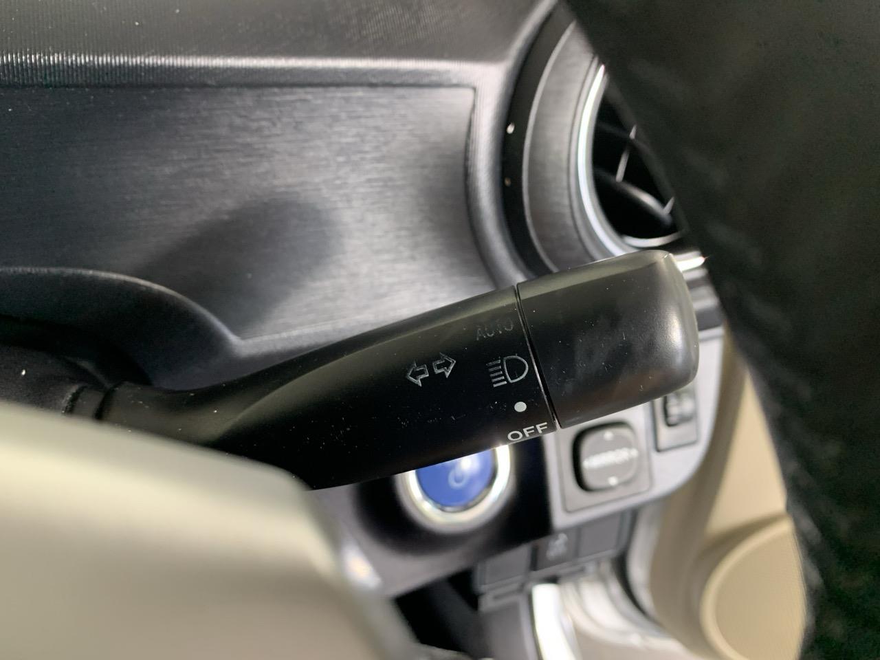 2012 Toyota Aqua S Hatchback LOW KMS + REVERSING CAMERA + AUTO LIGHTS 