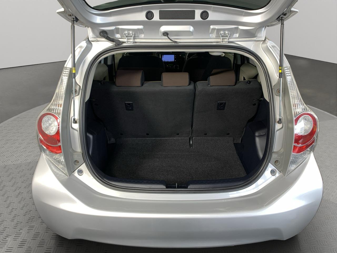 2012 Toyota Aqua S Hatchback LOW KMS + REVERSING CAMERA + AUTO LIGHTS 