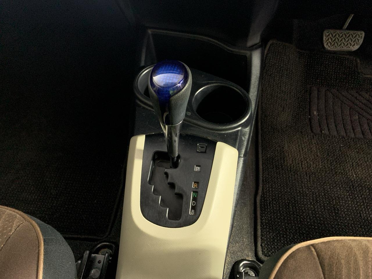 2013 Toyota Aqua S Hatchback PUSH BUTTON START + AUTO LIGHTS + REVERSING CAMERA