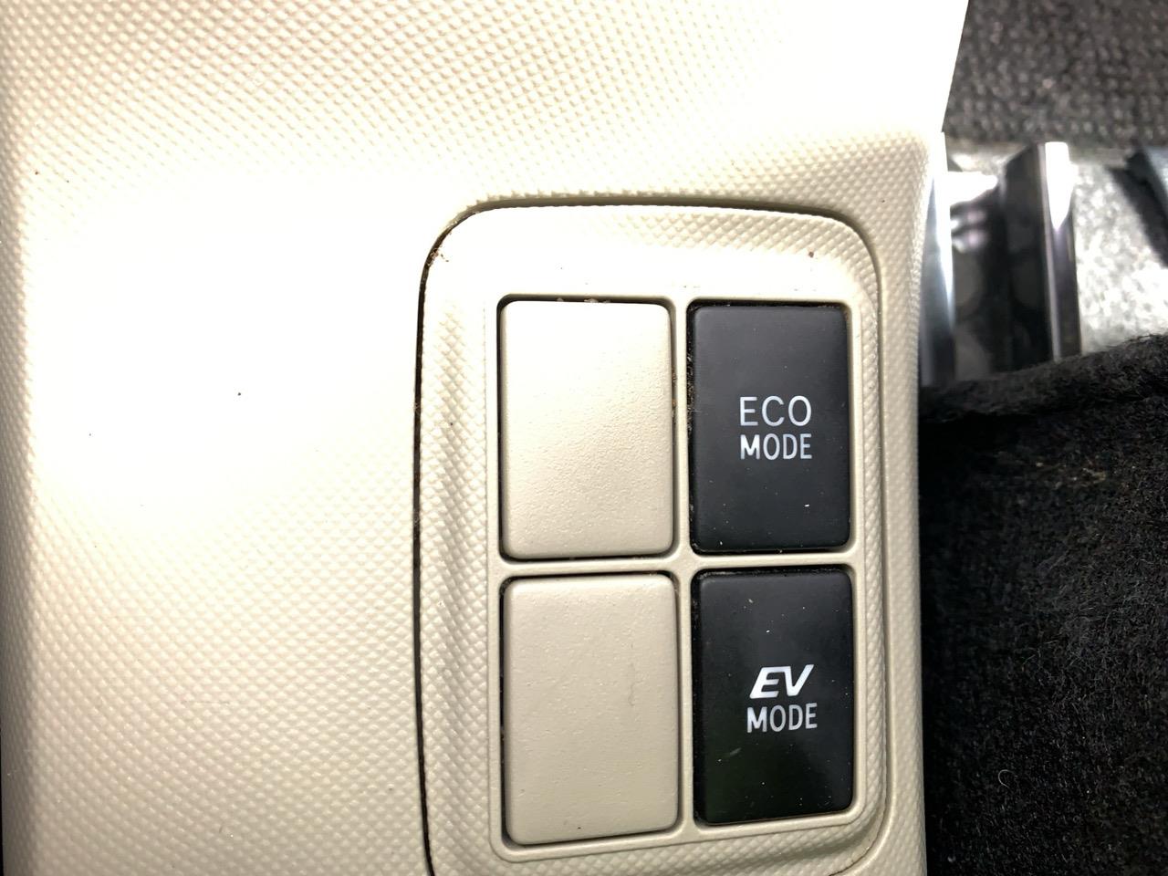 2013 Toyota Aqua S Hatchback PUSH BUTTON START + AUTO LIGHTS + REVERSING CAMERA