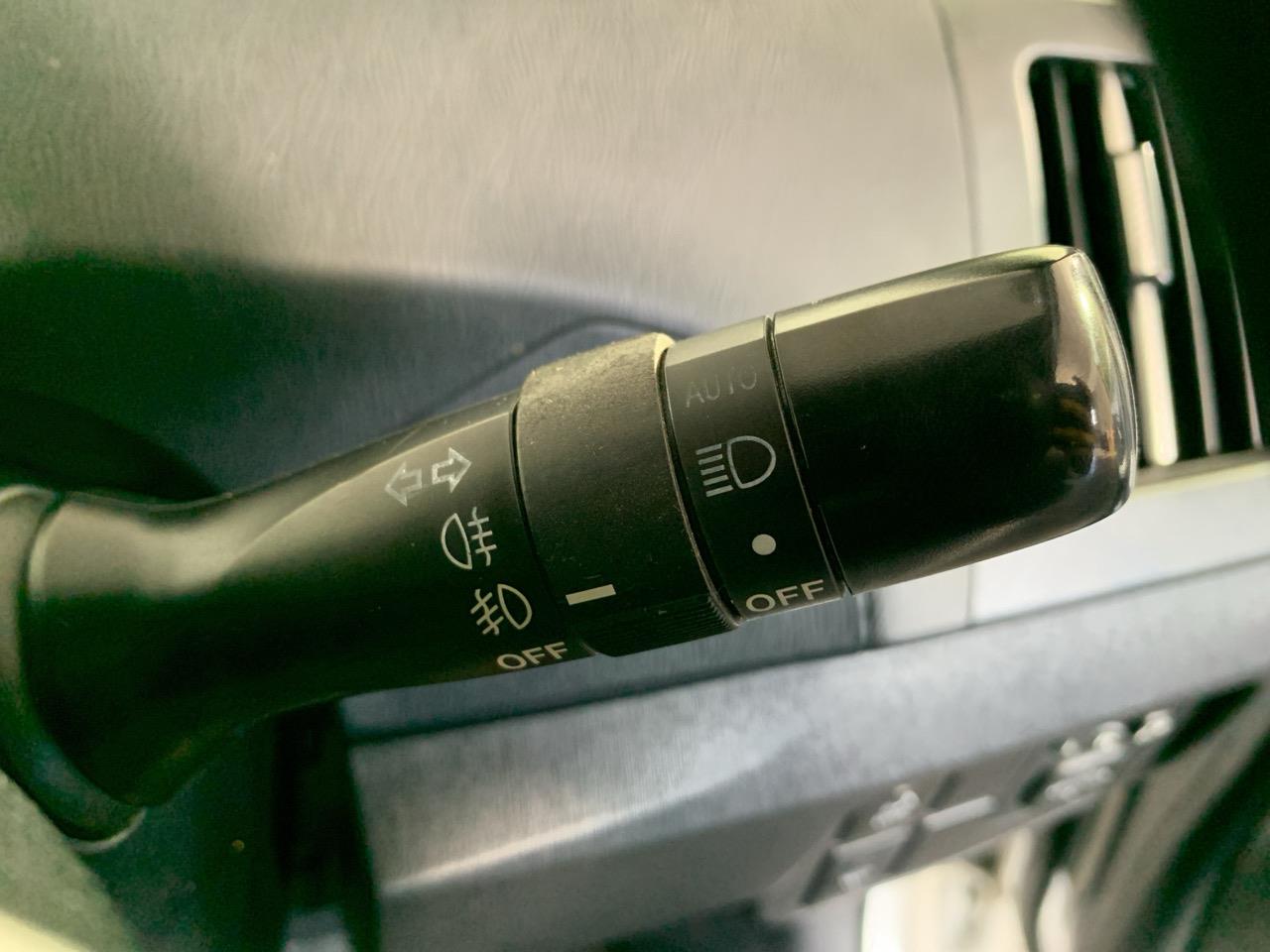 2012 Toyota Prius G Hatchback REVERSING CAMERA + PUSH BUTTON START + AUTO LIGHTS