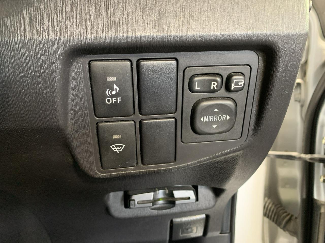 2012 Toyota Prius G Hatchback REVERSING CAMERA + PUSH BUTTON START + AUTO LIGHTS