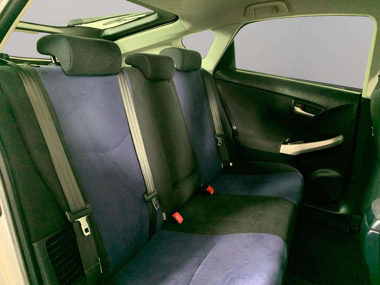 2012 Toyota Prius G Hatchback REVERSING CAMERA + PUSH BUTTON START + AUTO LIGHTS