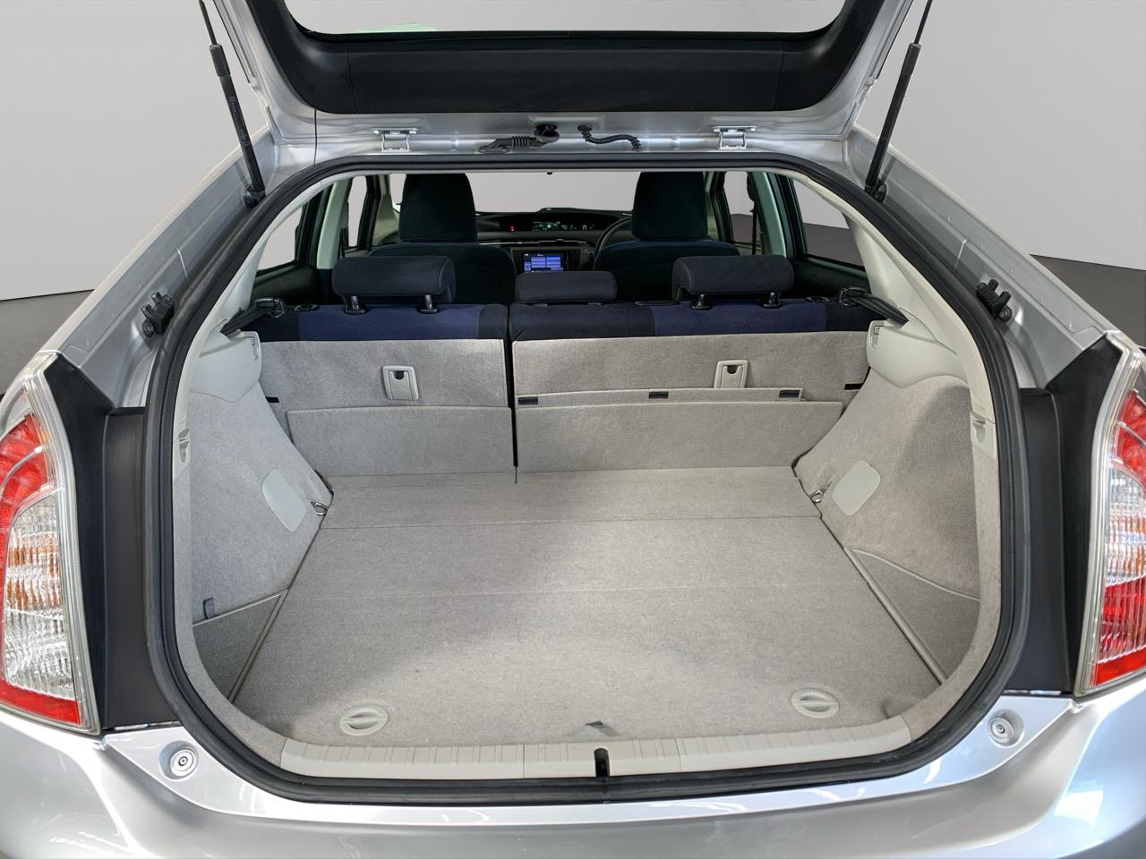 2012 Toyota Prius G Hatchback REVERSING CAMERA + PUSH BUTTON START + AUTO LIGHTS