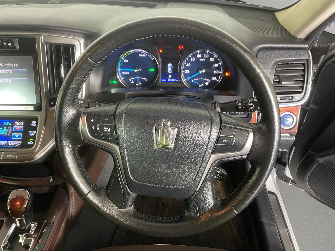 2014 Toyota Crown Hybrid Royal Saloon Sedan REVERSING CAMERA + CRUISE CONTROL + PUSH START