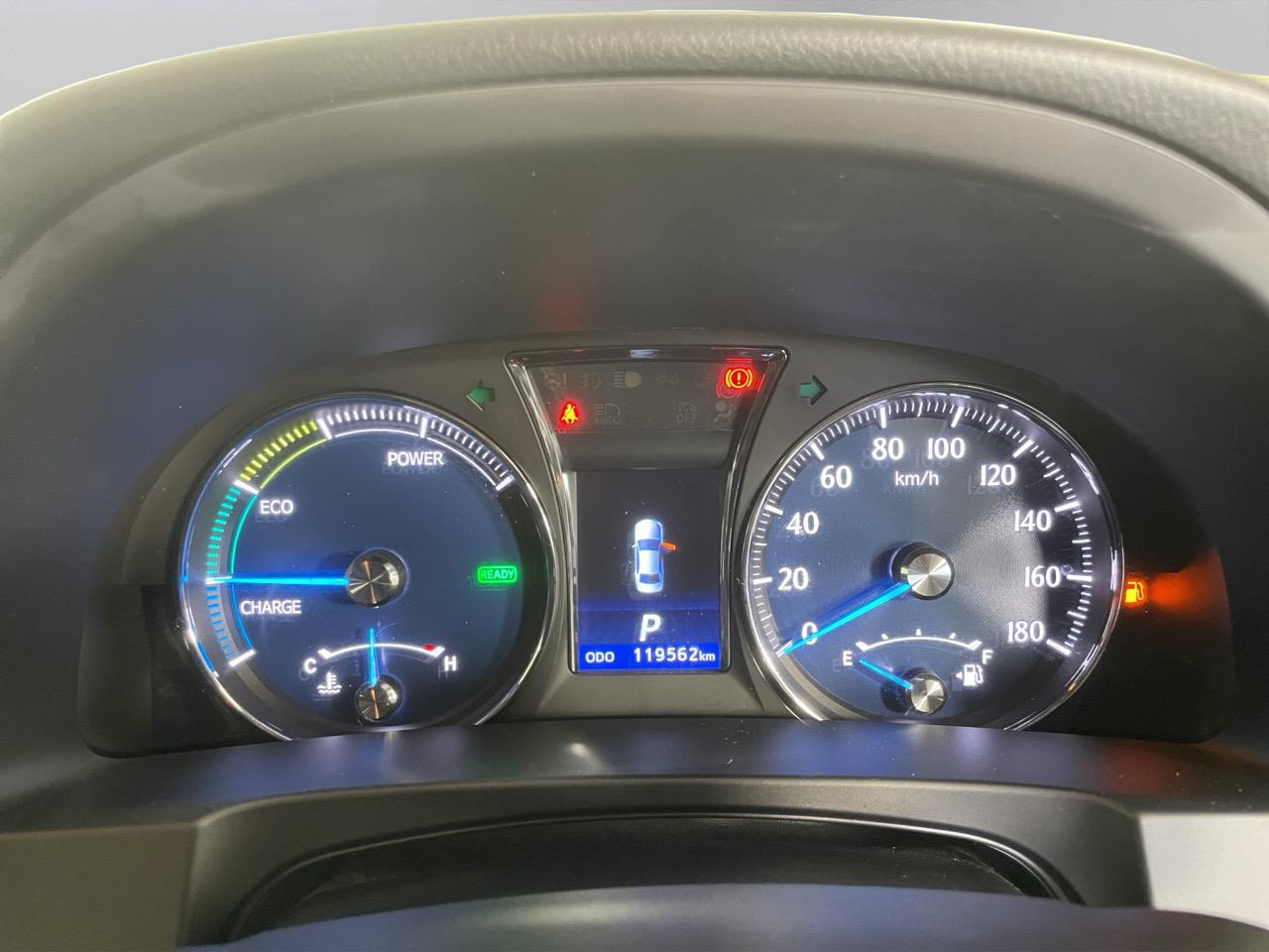 2014 Toyota Crown Hybrid Royal Saloon Sedan REVERSING CAMERA + CRUISE CONTROL + PUSH START