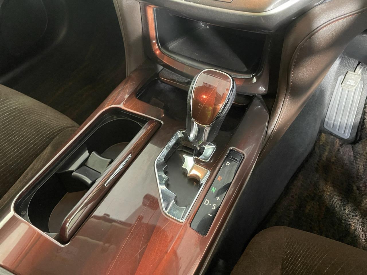 2014 Toyota Crown Hybrid Royal Saloon Sedan REVERSING CAMERA + CRUISE CONTROL + PUSH START