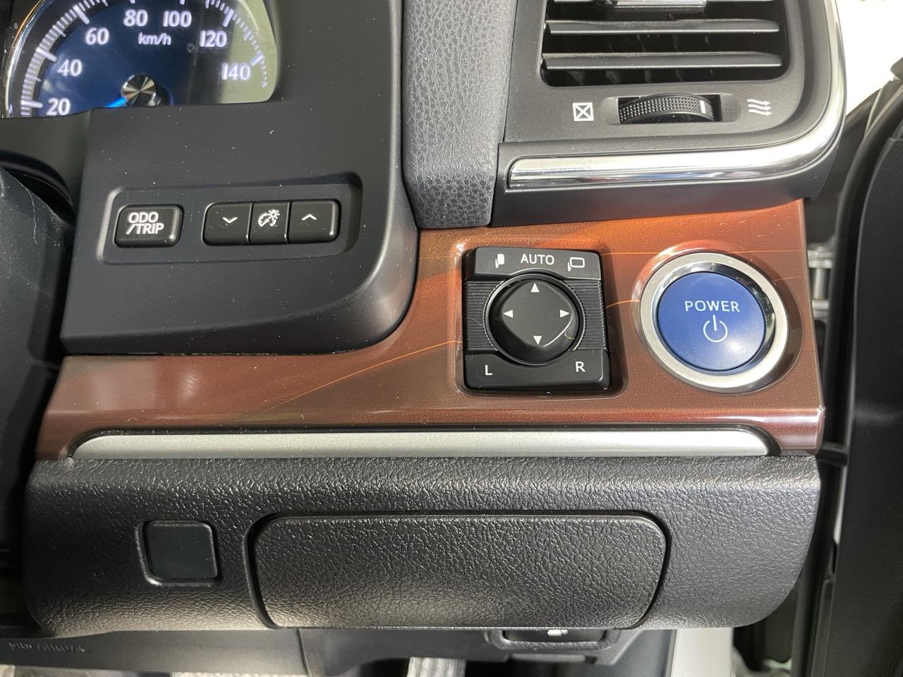 2014 Toyota Crown Hybrid Royal Saloon Sedan REVERSING CAMERA + CRUISE CONTROL + PUSH START