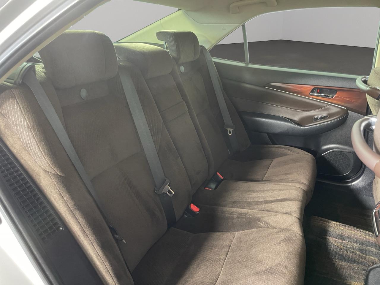 2014 Toyota Crown Hybrid Royal Saloon Sedan REVERSING CAMERA + CRUISE CONTROL + PUSH START