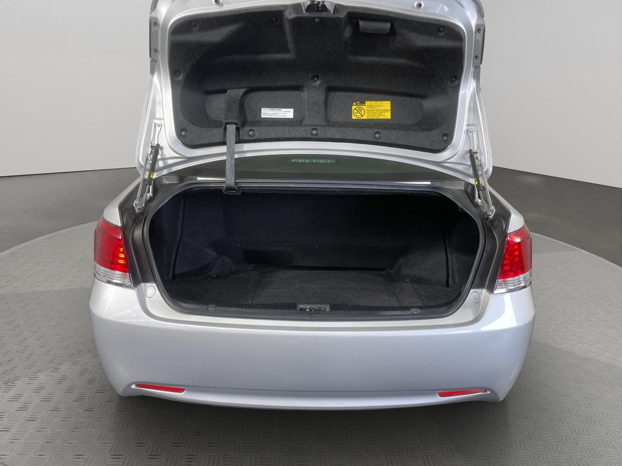 2014 Toyota Crown Hybrid Royal Saloon Sedan REVERSING CAMERA + CRUISE CONTROL + PUSH START