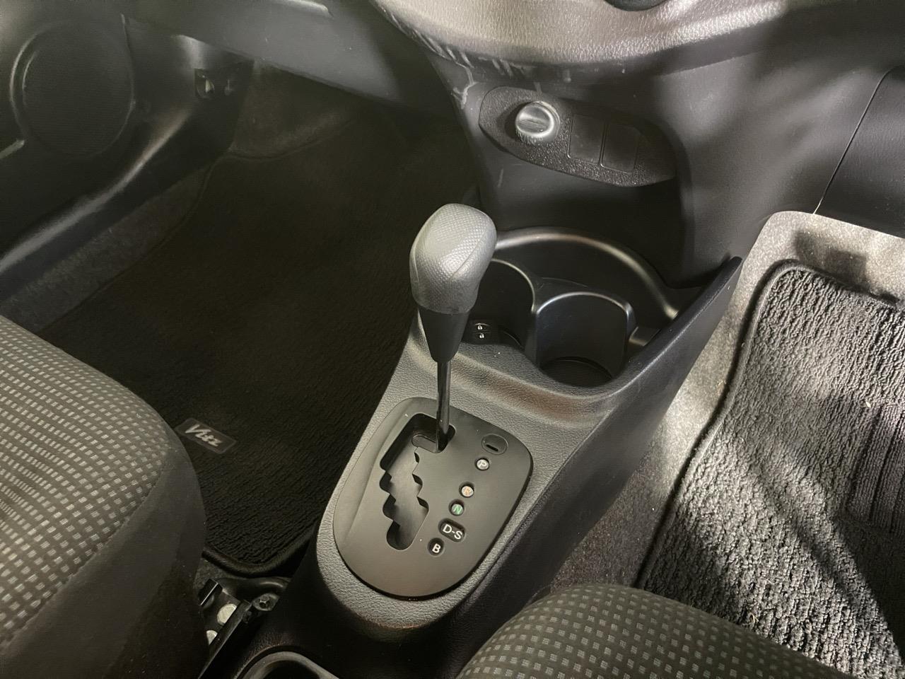 2015 Toyota Vitz 1.3 Hatchback REVERSING CAMERA + PUSH BUTTON START