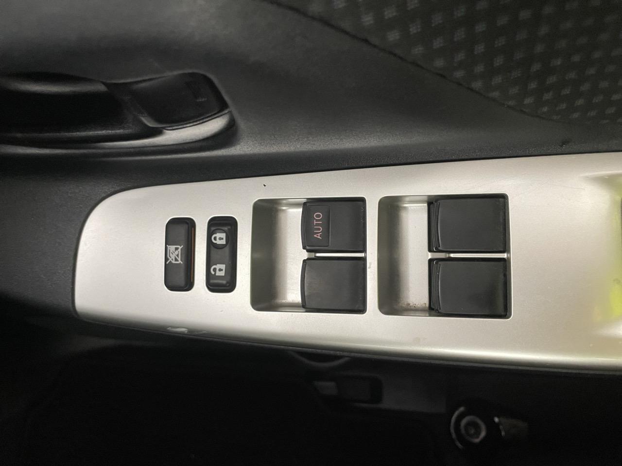 2015 Toyota Vitz 1.3 Hatchback REVERSING CAMERA + PUSH BUTTON START