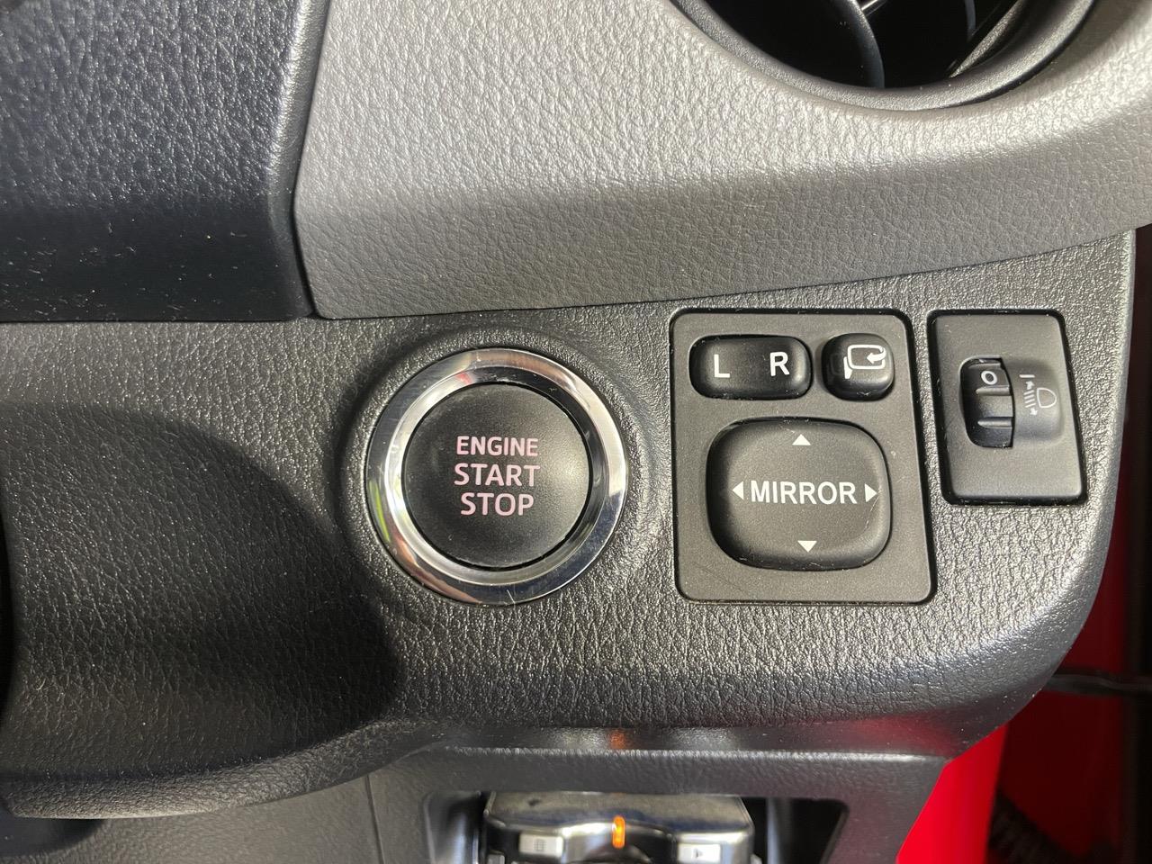 2015 Toyota Vitz 1.3 Hatchback REVERSING CAMERA + PUSH BUTTON START