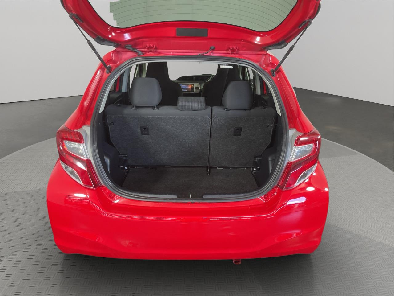 2015 Toyota Vitz 1.3 Hatchback REVERSING CAMERA + PUSH BUTTON START