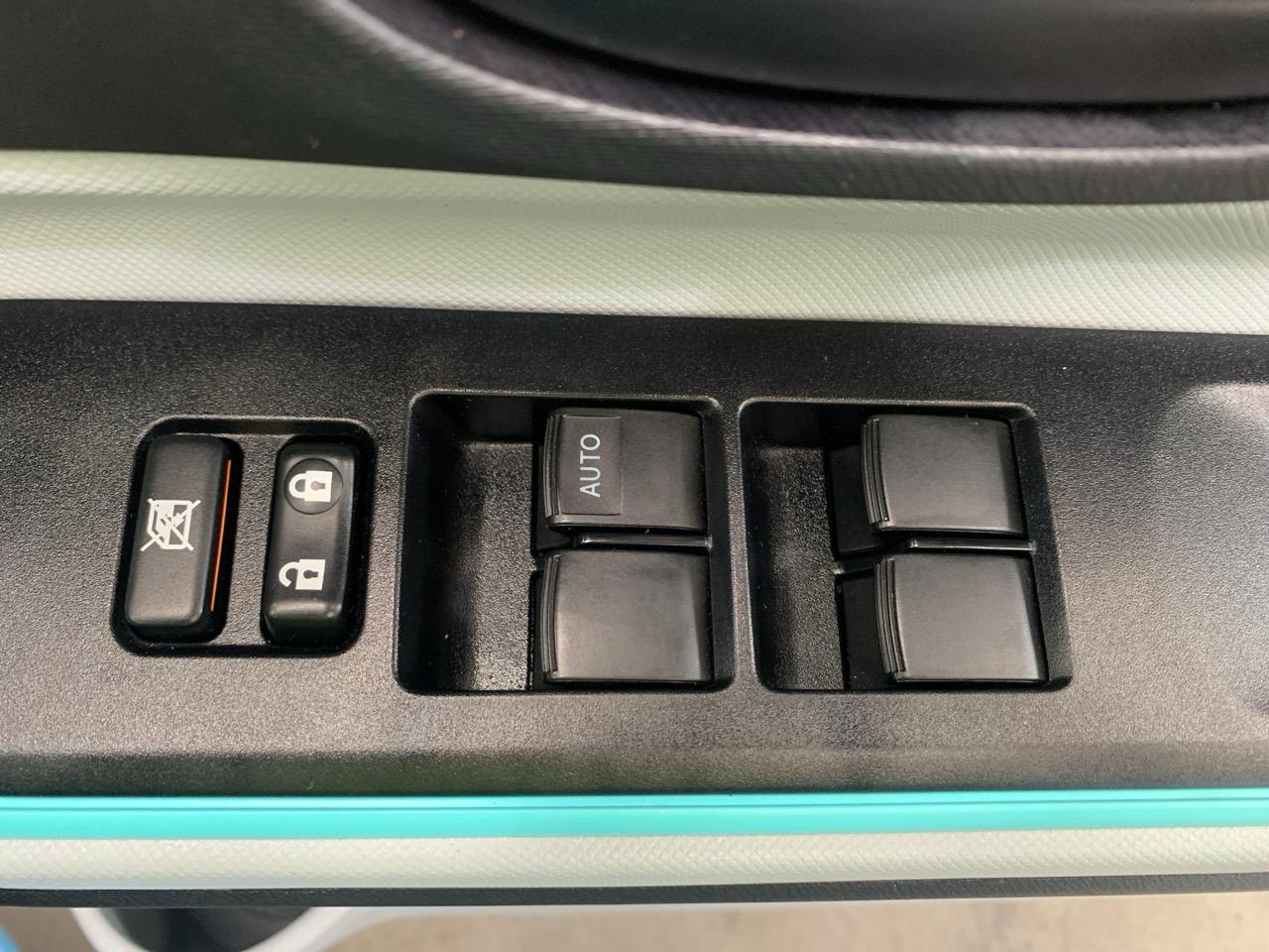 2012 Toyota Aqua G Hatchback LOW KM + PUSH SRART + AUTO LIGHTS