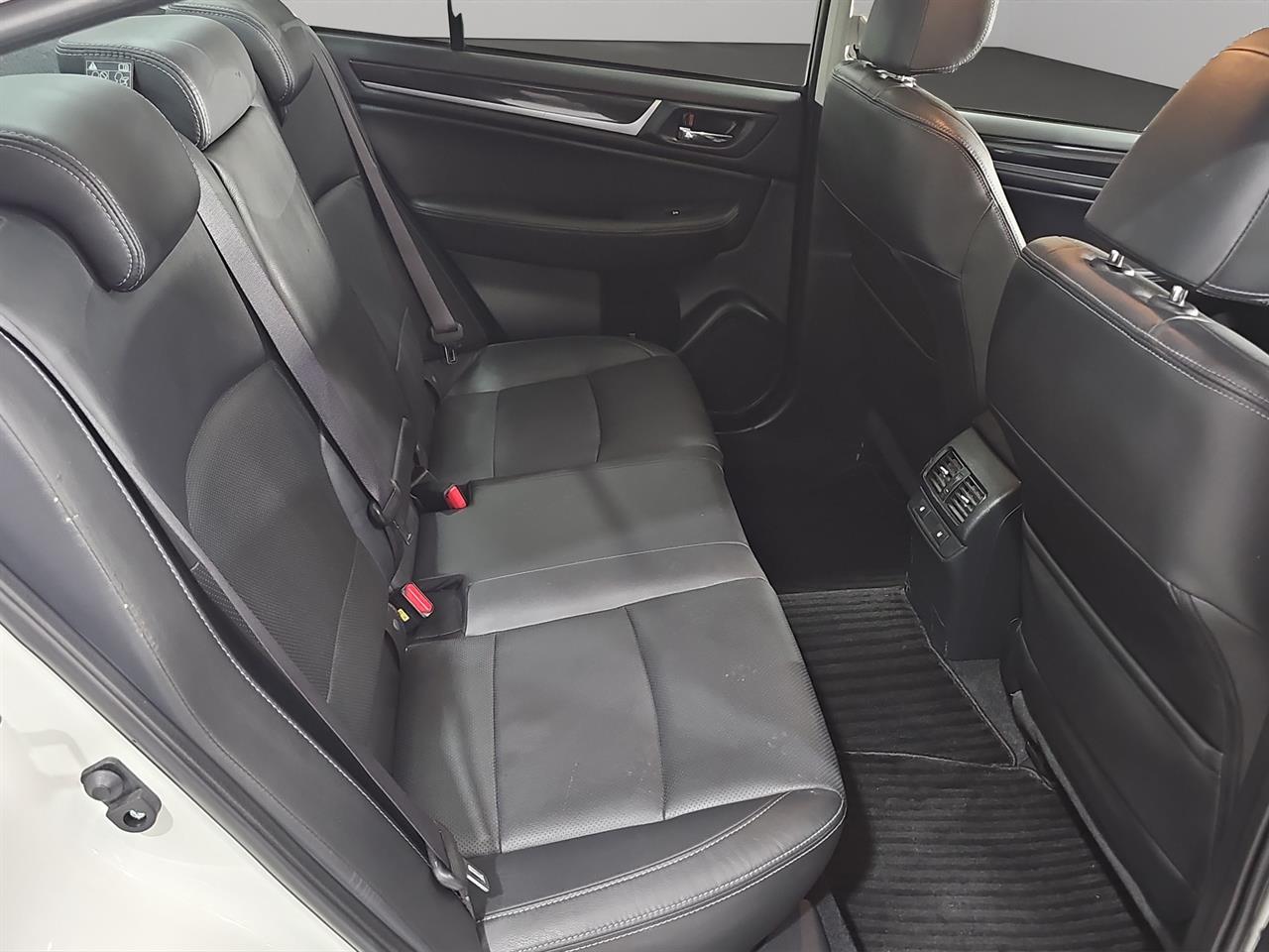 2015 Subaru Legacy B4 AWD Sedan AWD + EYESIGHT SYSTEM + PADDLE SHIFT