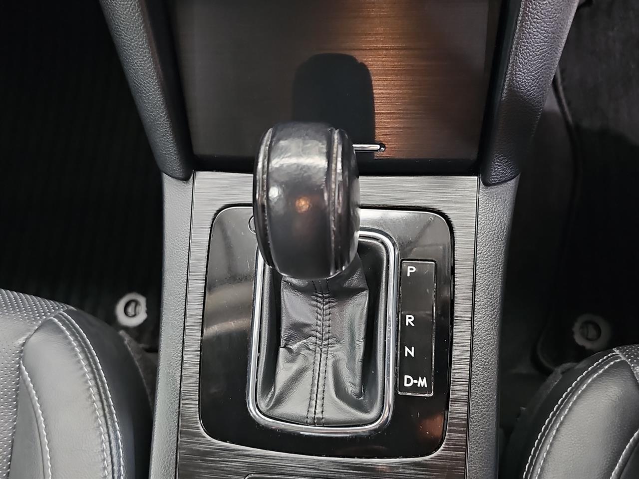 2015 Subaru Legacy B4 AWD Sedan AWD + EYESIGHT SYSTEM + PADDLE SHIFT