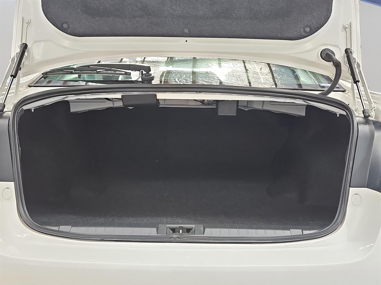 2015 Subaru Legacy B4 AWD Sedan AWD + EYESIGHT SYSTEM + PADDLE SHIFT