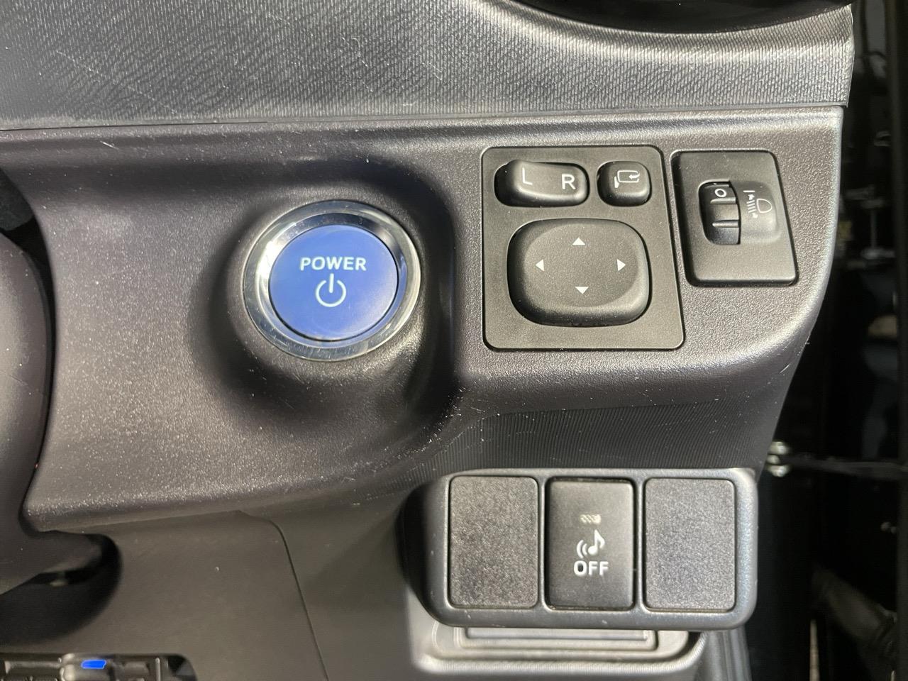 2015 Toyota Aqua Facelift Model S Hatchback REVERSING CAMERA + AUTO LIGHTS + PUSH START