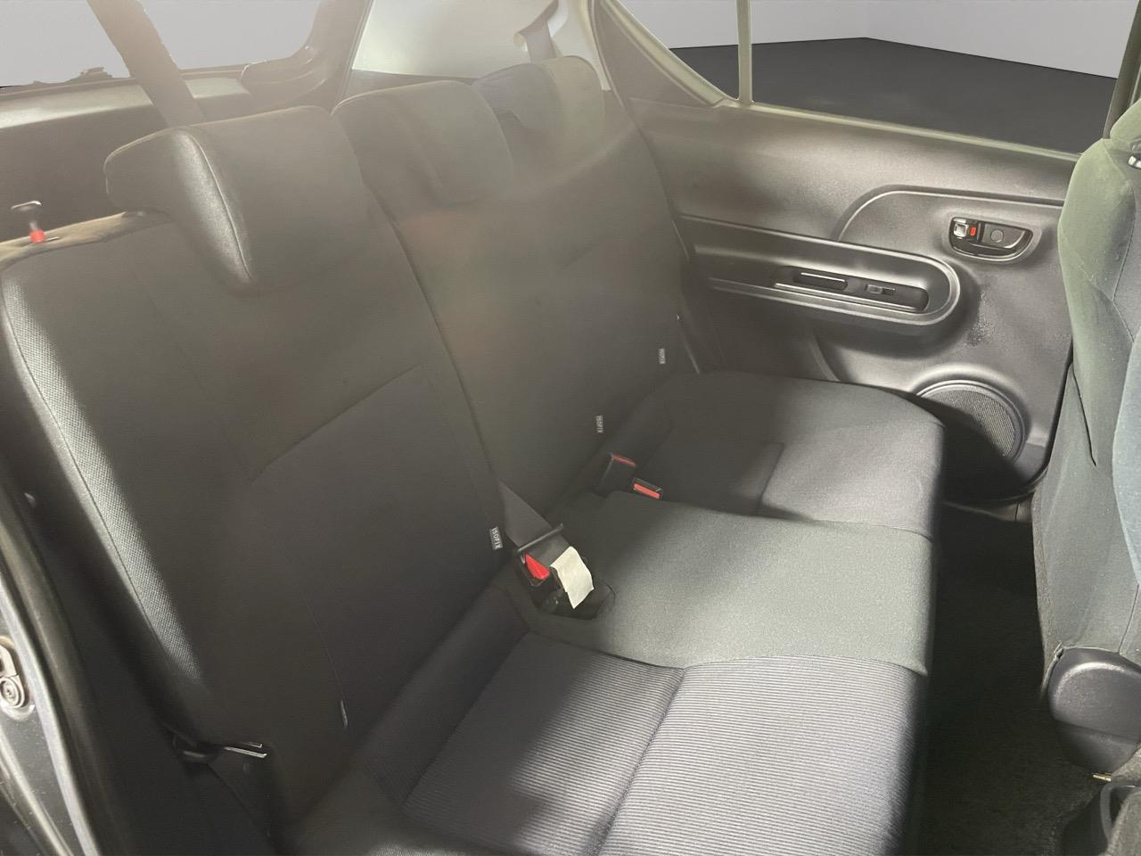 2015 Toyota Aqua Facelift Model S Hatchback REVERSING CAMERA + AUTO LIGHTS + PUSH START