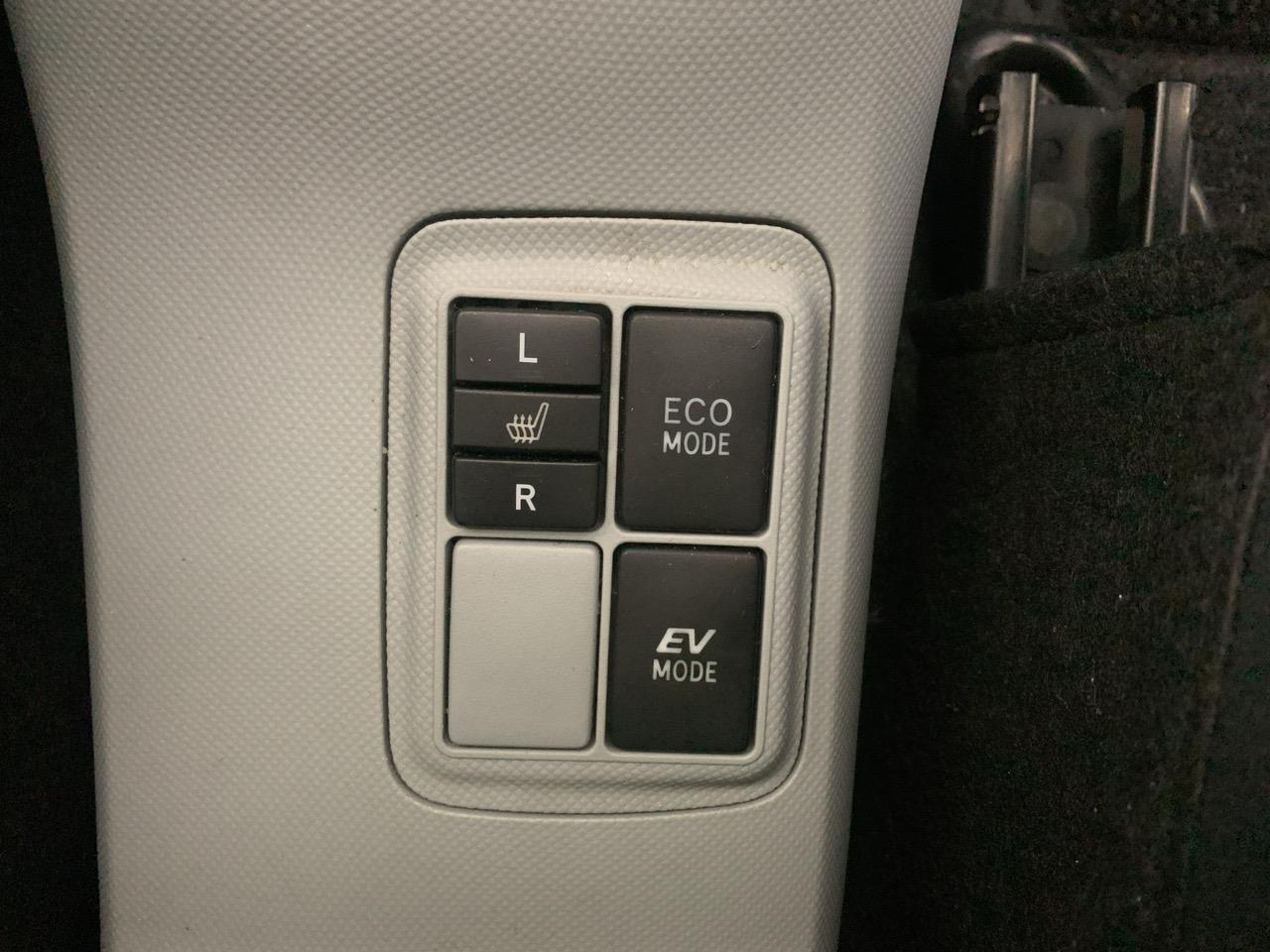 2013 Toyota Aqua S Hatchback HEATED SEATS + REVERSING CAMERA + SMART KEY