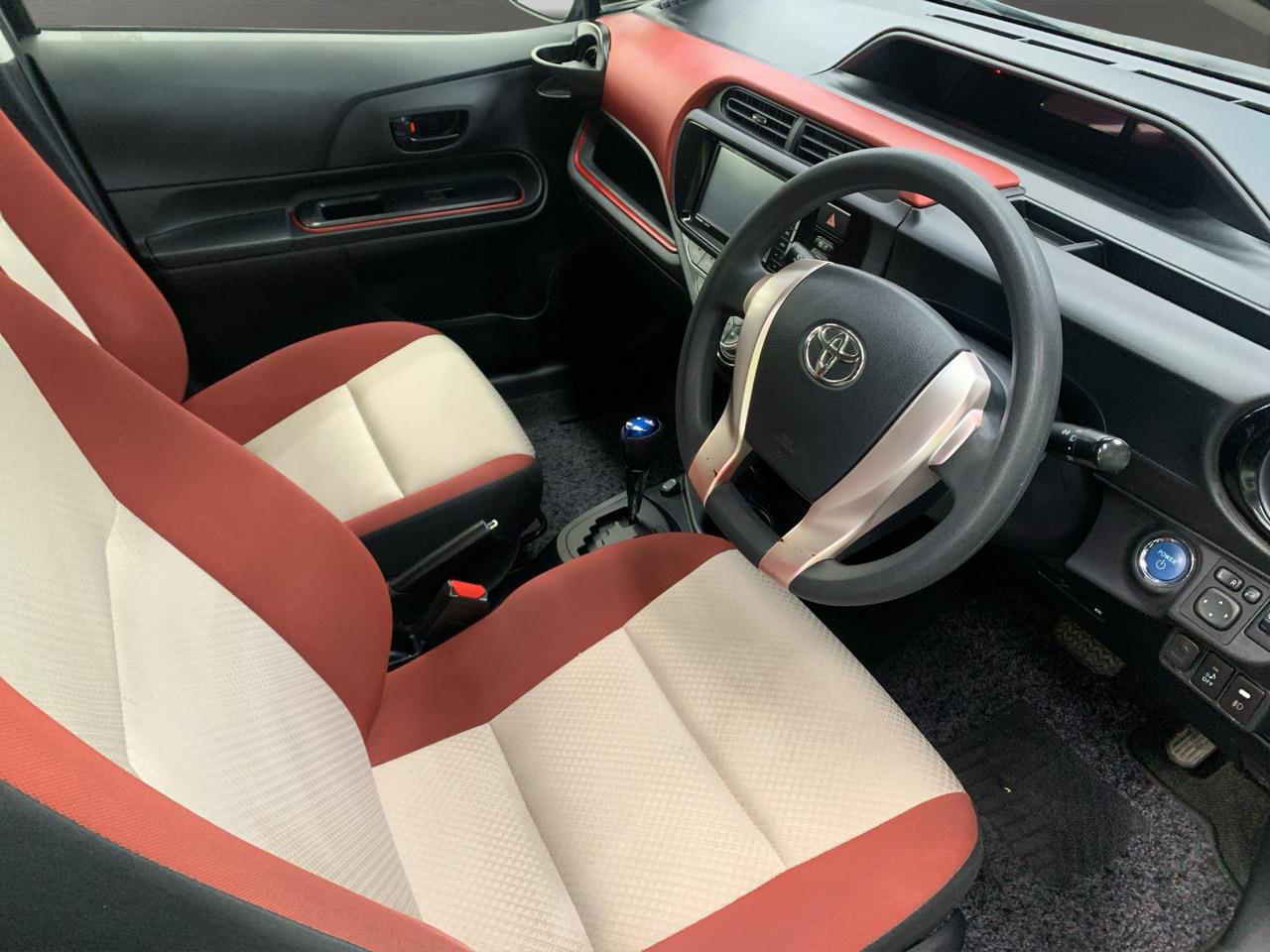 2015 Toyota Aqua Facelift Model S Hatchback SMART KEY + REVERSING CAMERA + AUTO LIGHTS