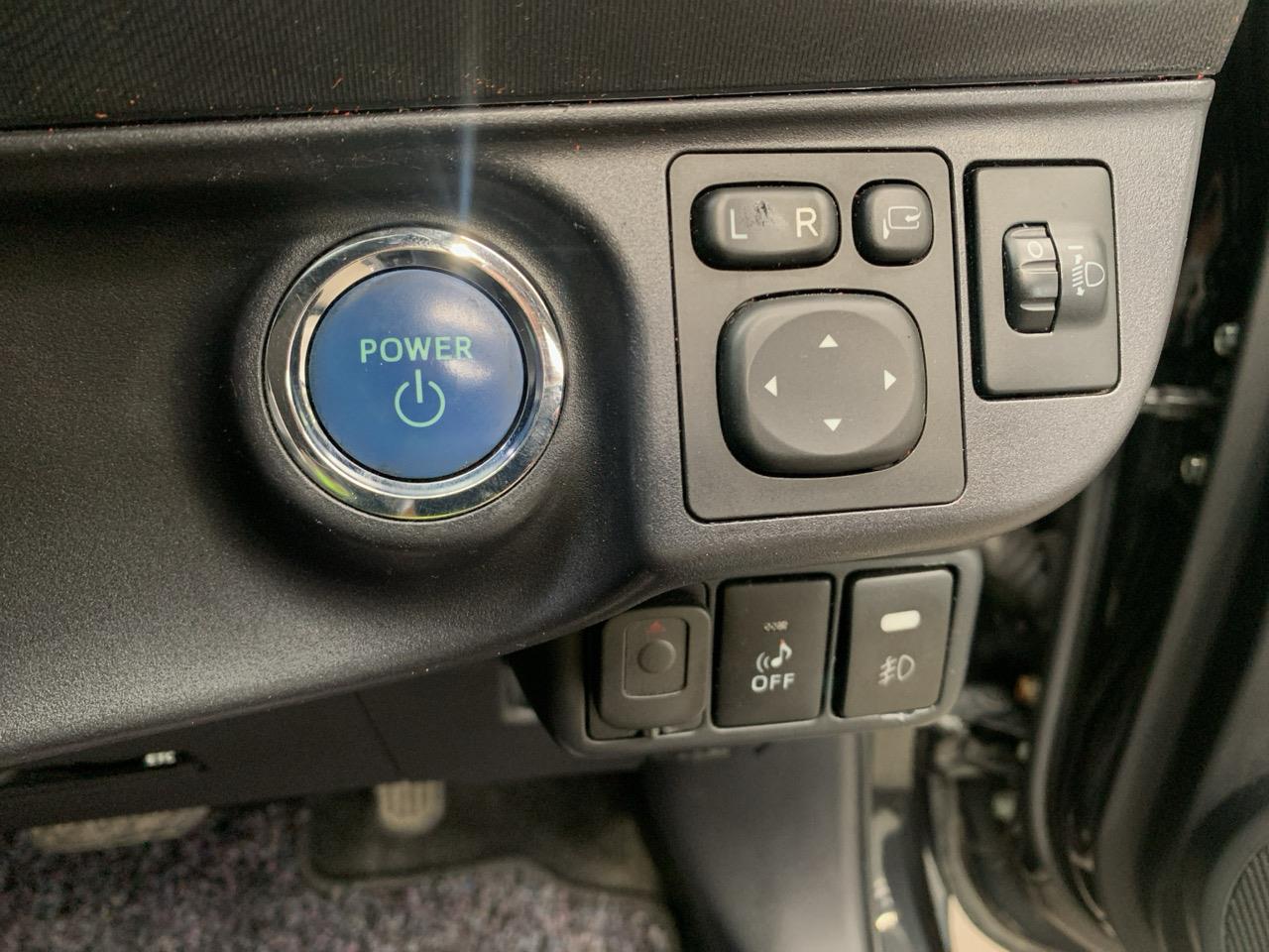 2015 Toyota Aqua Facelift Model S Hatchback SMART KEY + REVERSING CAMERA + AUTO LIGHTS