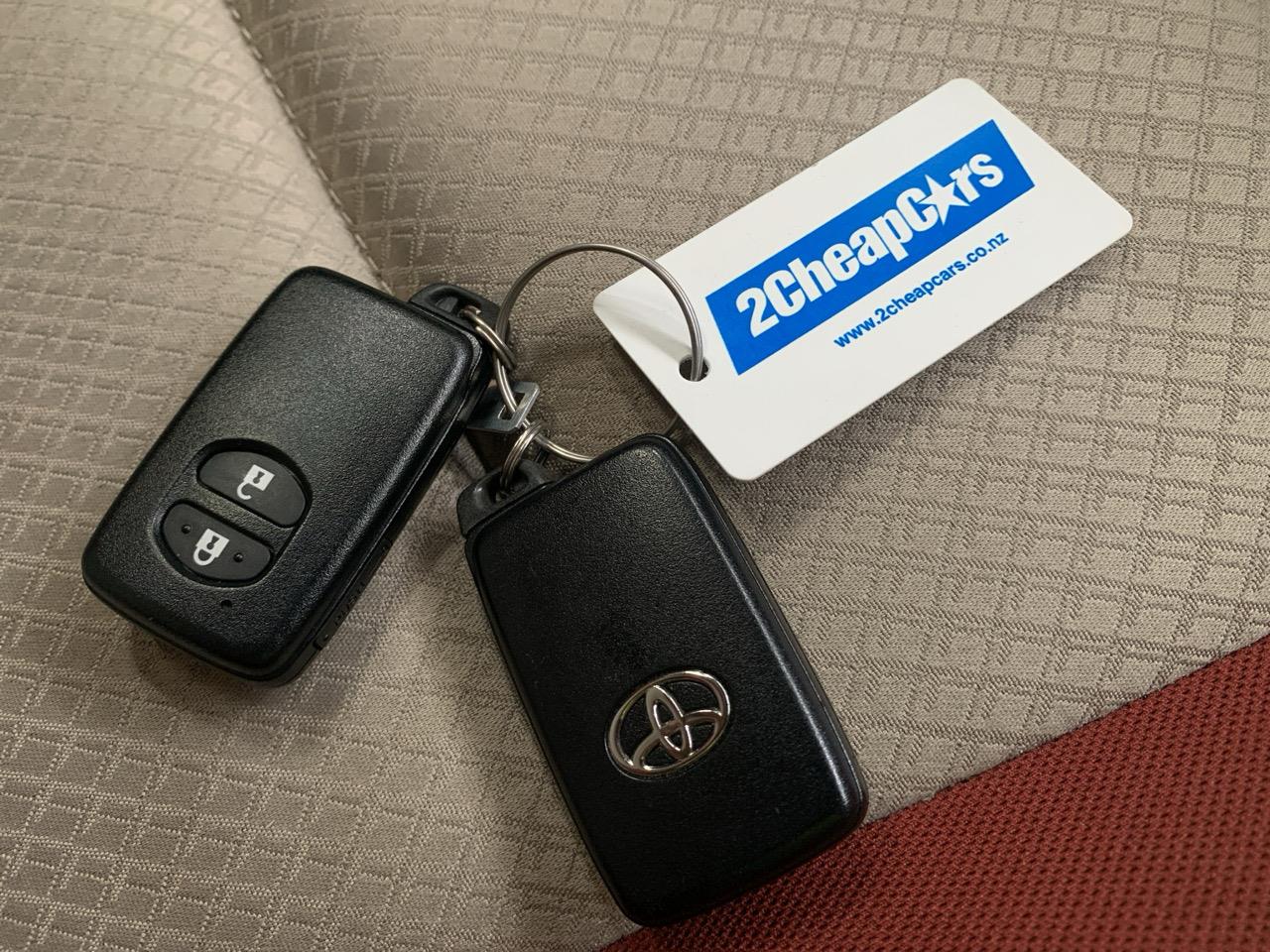 2015 Toyota Aqua Facelift Model S Hatchback SMART KEY + REVERSING CAMERA + AUTO LIGHTS