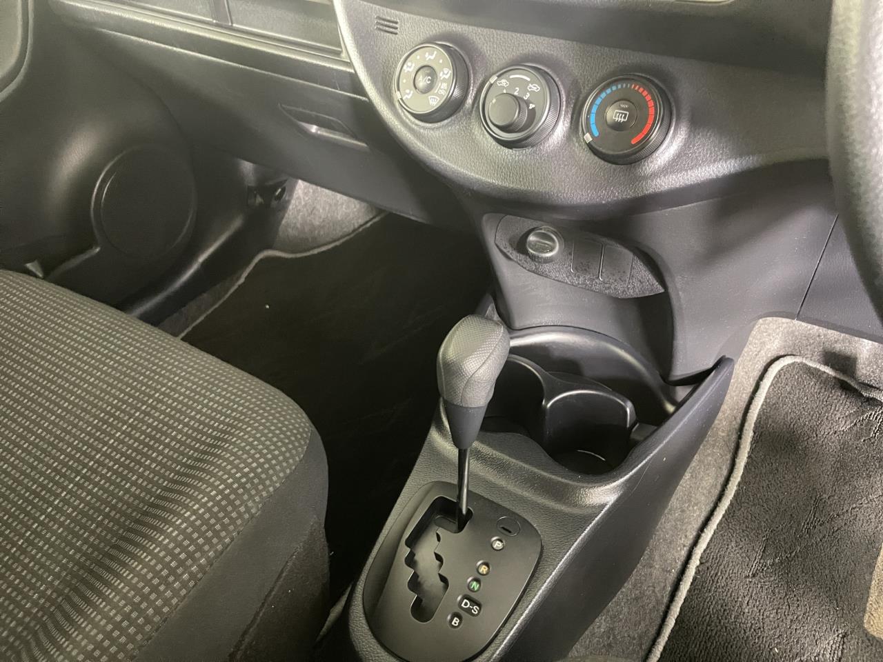 2014 Toyota Vitz F Hatchback REVERSING CAMERA + SMART KEY