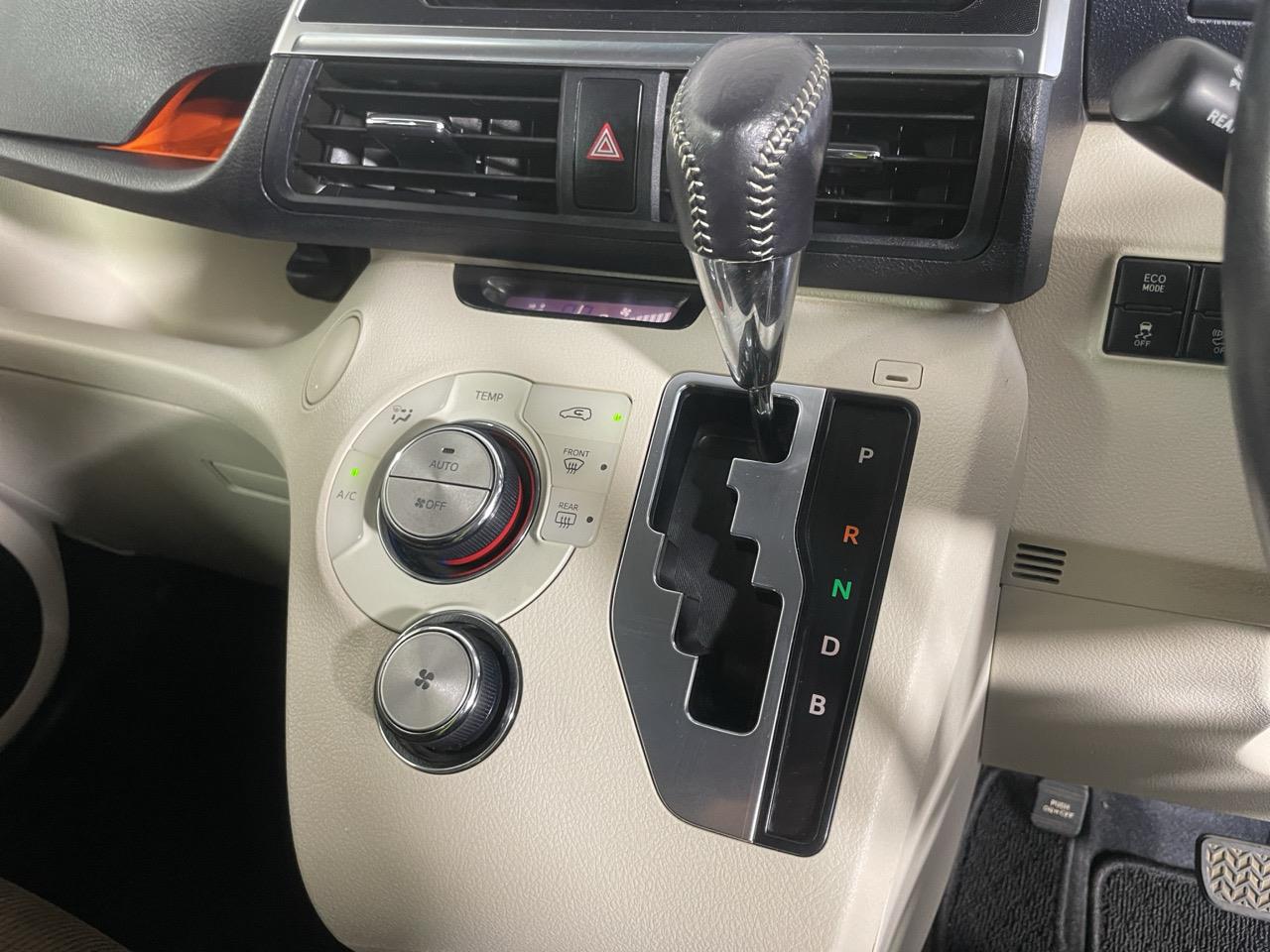 2015 Toyota Sienta HYBRID G People Mover ELECTRIC SLIDING DOORS + REVERSING CAMERA