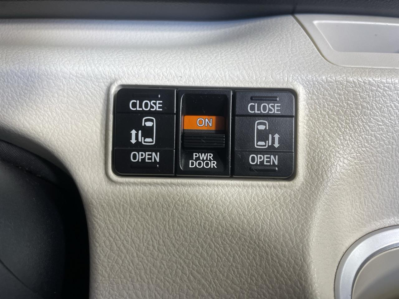 2015 Toyota Sienta HYBRID G People Mover ELECTRIC SLIDING DOORS + REVERSING CAMERA