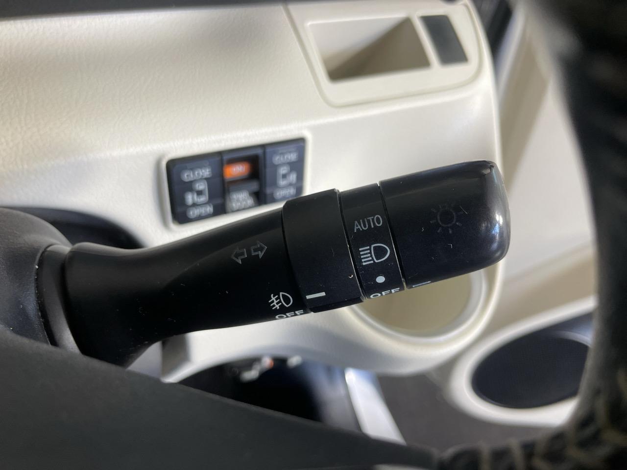 2015 Toyota Sienta HYBRID G People Mover ELECTRIC SLIDING DOORS + REVERSING CAMERA