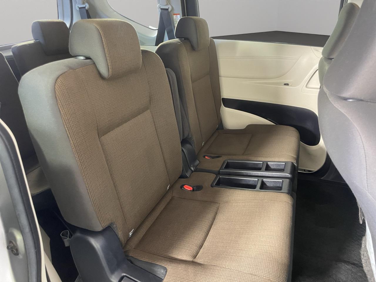 2015 Toyota Sienta HYBRID G People Mover ELECTRIC SLIDING DOORS + REVERSING CAMERA