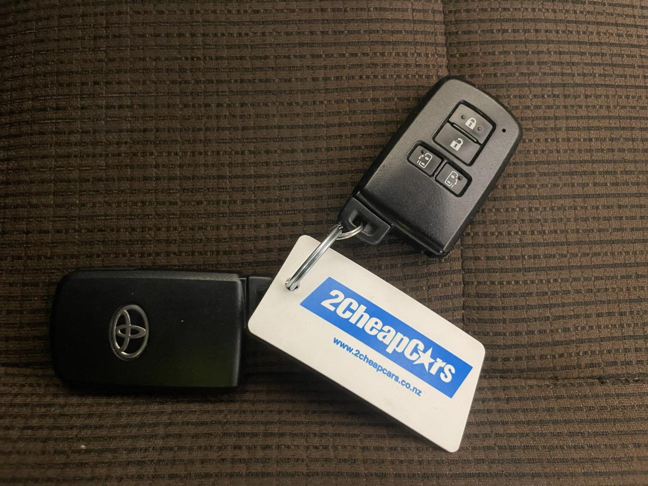 2015 Toyota Sienta HYBRID G People Mover ELECTRIC SLIDING DOORS + REVERSING CAMERA