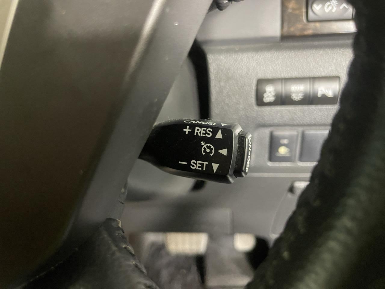 2013 Toyota Vellfire 2.4 ZG Edition People Mover ELECTRIC SLIDING DOORS + REVERSING CAMERA