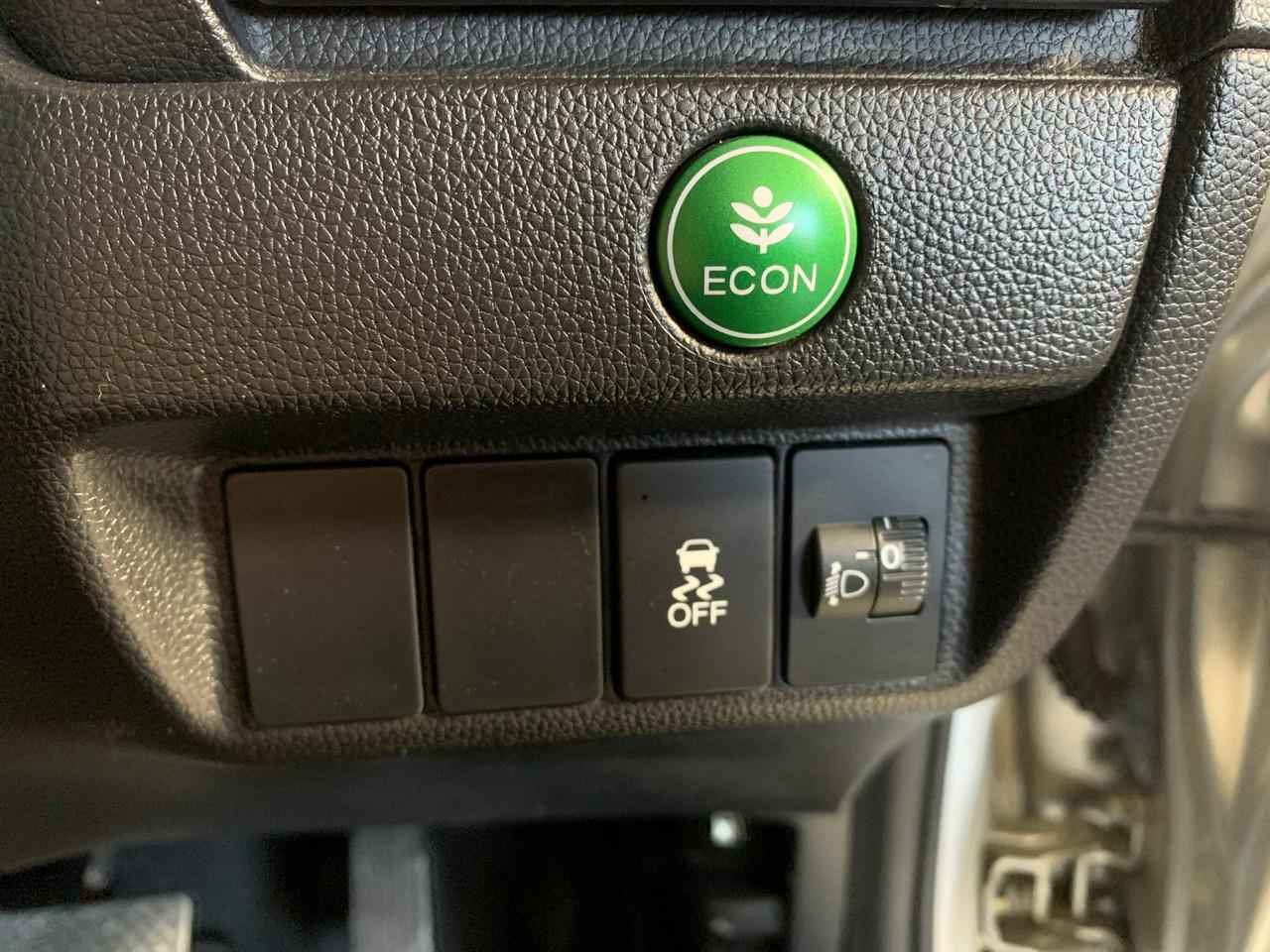 2014 Honda Fit Jazz New Shape Hatchback LOW KMS + SMART KEYS