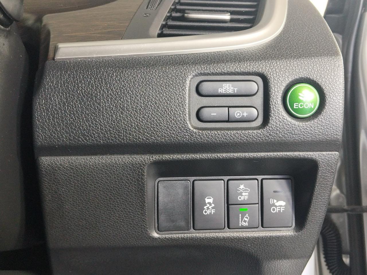 2016 Honda JADE Honda Sensing Hybrid People Mover REVESING CAMERA + CRUISE CONTROL + HONDA SENSING