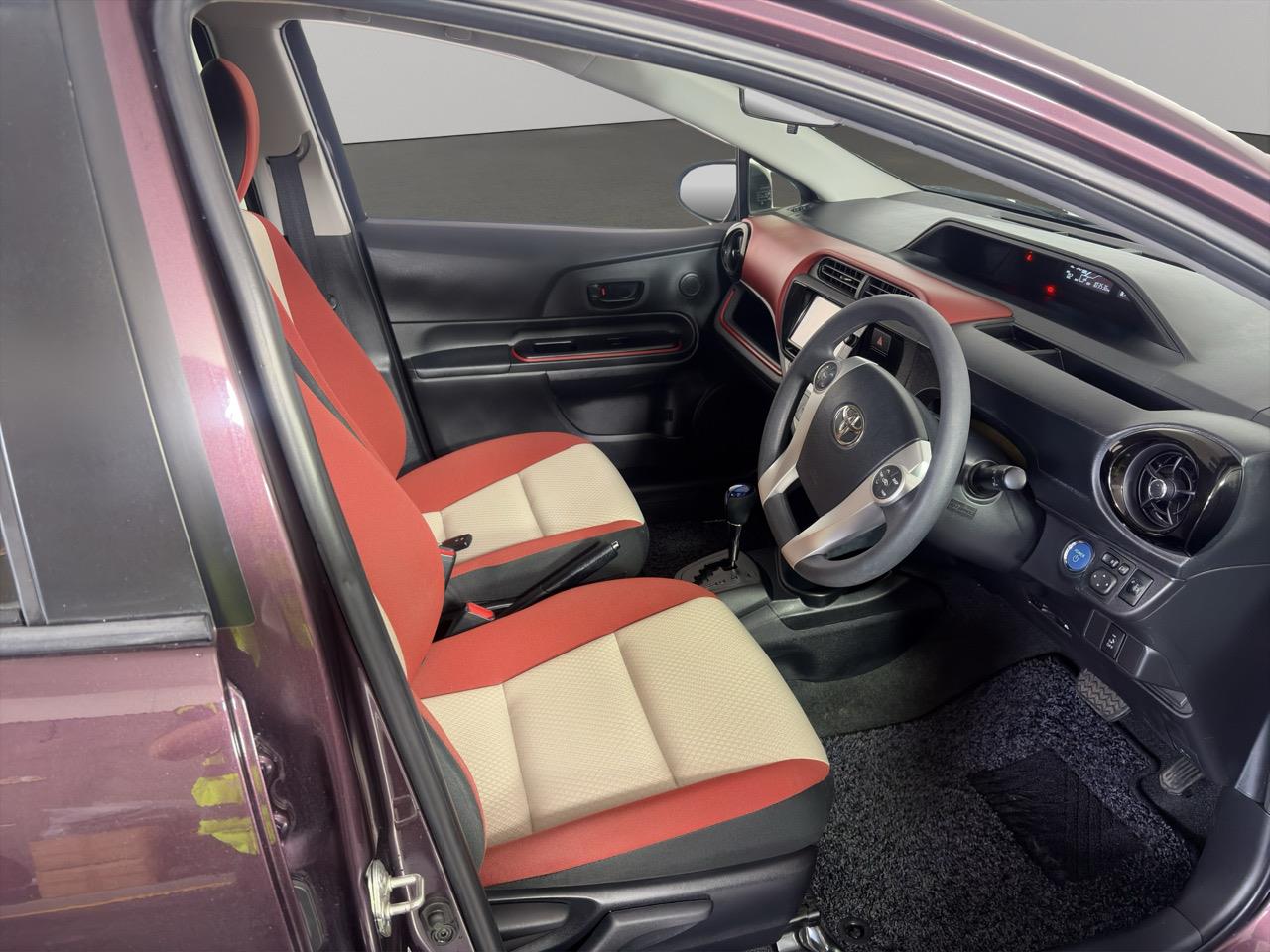 2015 Toyota Aqua S Hatchback REVESING CAMERA + PUSH SRART + AUTO LIGHTS