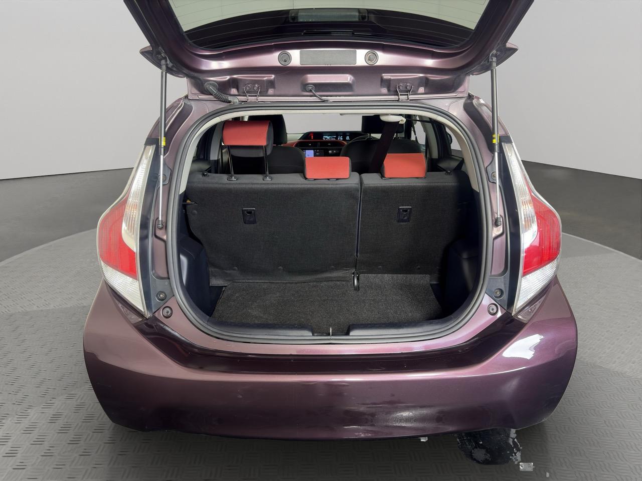 2015 Toyota Aqua S Hatchback REVESING CAMERA + PUSH SRART + AUTO LIGHTS