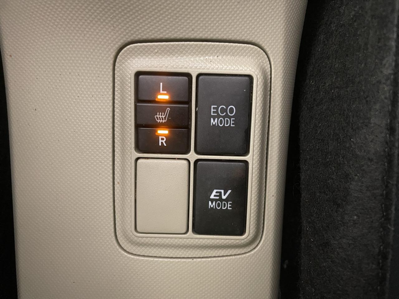 2013 Toyota Aqua S Hatchback HEATED SEATS + AUTO LIGHTS + PUSH START