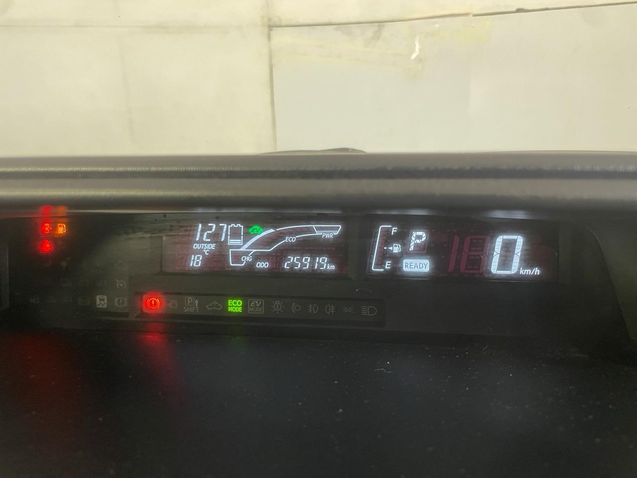 2015 Toyota Aqua Facelift Model S Hatchback LOW KMS + REVERSING CAMERA + PARKING SENSORS