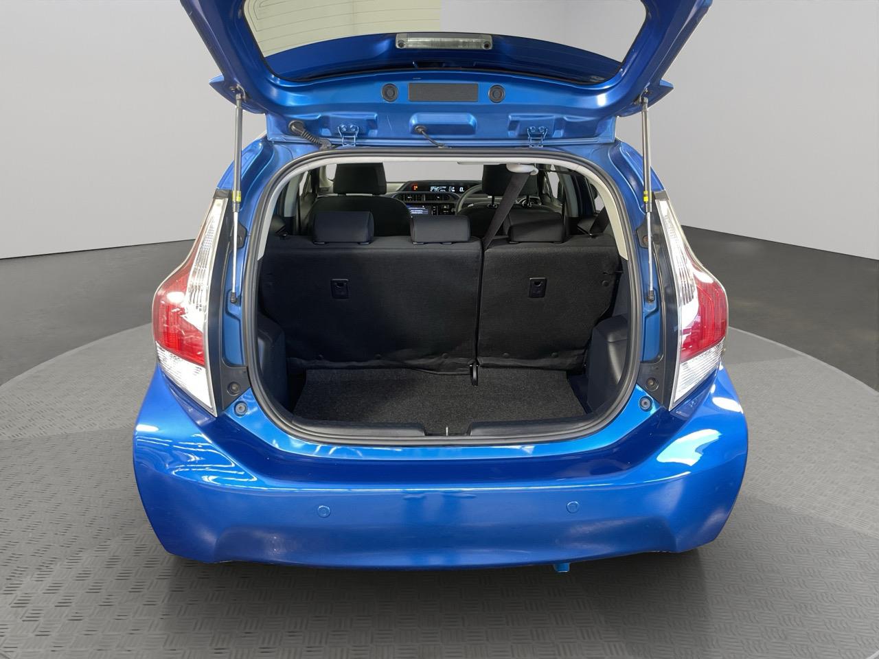 2015 Toyota Aqua Facelift Model S Hatchback LOW KMS + REVERSING CAMERA + PARKING SENSORS