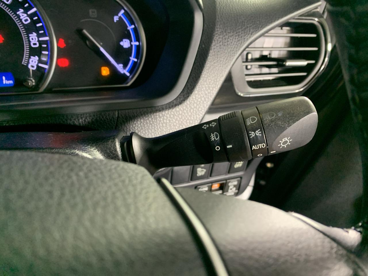 2015 Toyota Esquire Hybrid G People Mover POWER SLIDING DOOR + REVERSING CAMERA