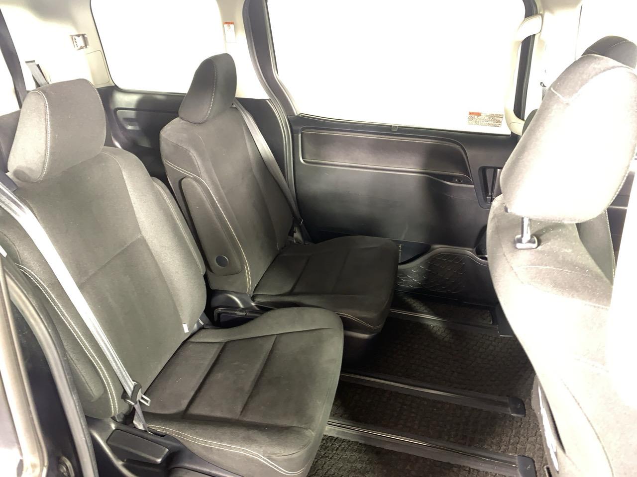 2015 Toyota Esquire Hybrid G People Mover POWER SLIDING DOOR + REVERSING CAMERA