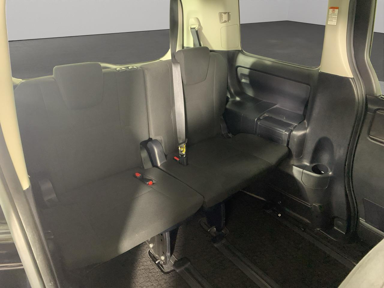 2015 Toyota Esquire Hybrid G People Mover POWER SLIDING DOOR + REVERSING CAMERA