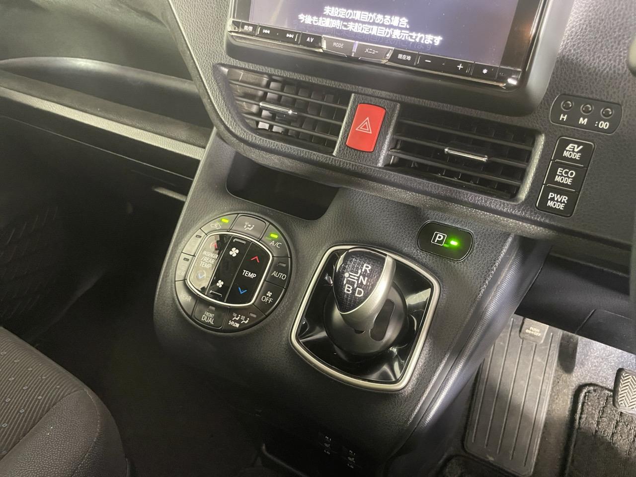 2014 Toyota Voxy Hybrid People Mover ELECTRIC SLIDING DOORS + REVERSING CAMERA