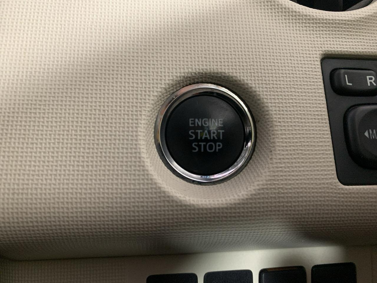 2014 Toyota SPADE  Hatchback GREAT SPACE + PUSH SRART + REVESING CAMERA