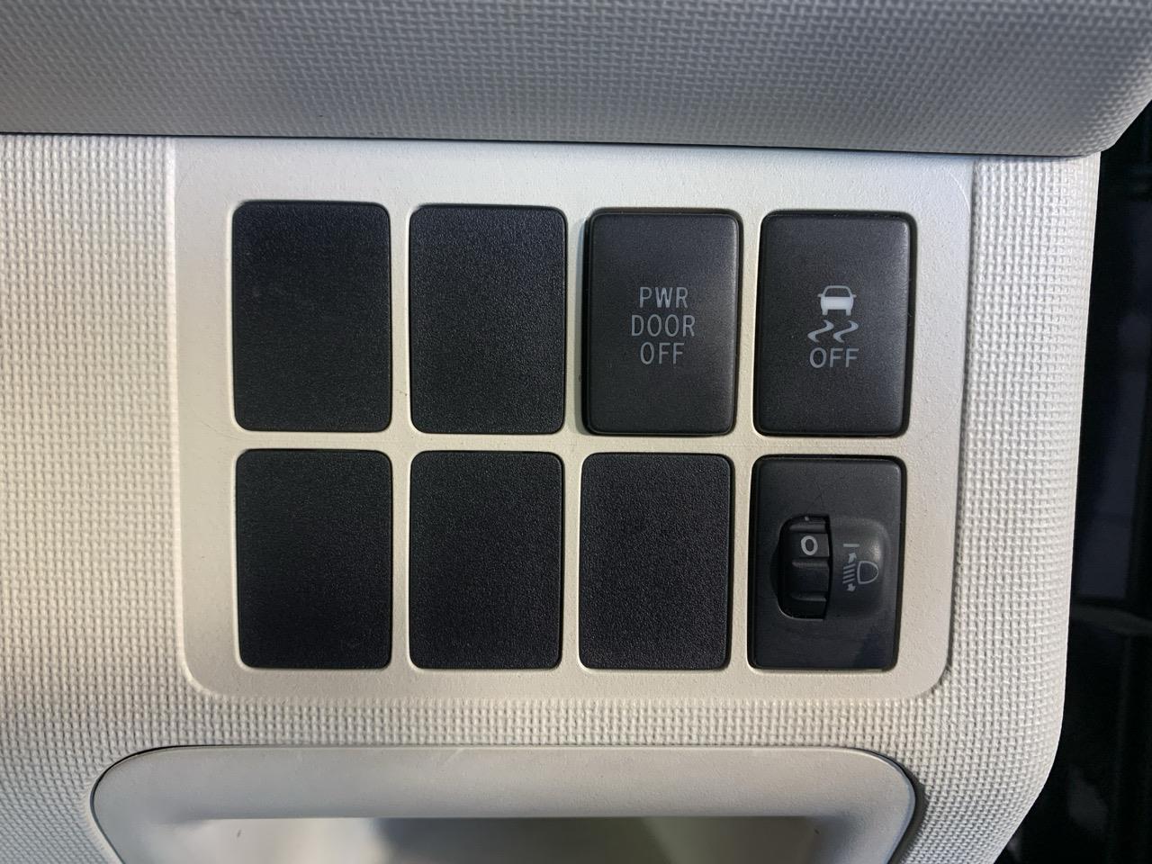 2014 Toyota SPADE  Hatchback GREAT SPACE + PUSH SRART + REVESING CAMERA