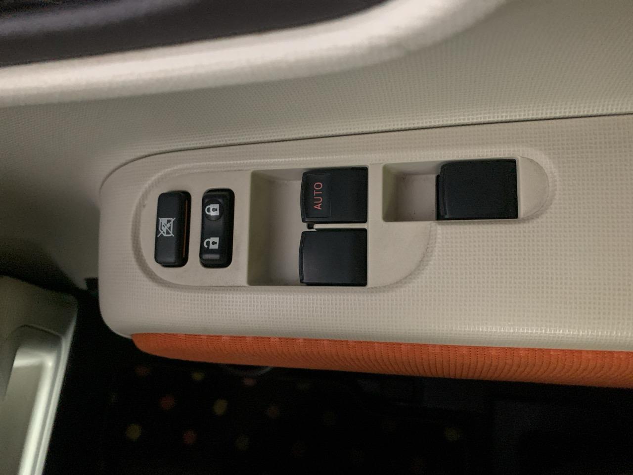 2014 Toyota SPADE  Hatchback GREAT SPACE + PUSH SRART + REVESING CAMERA